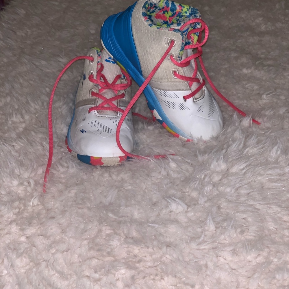 Steph Curry’s - Picture 6 of 6
